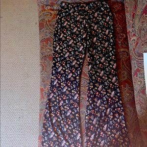 Bell bottom stretch pants